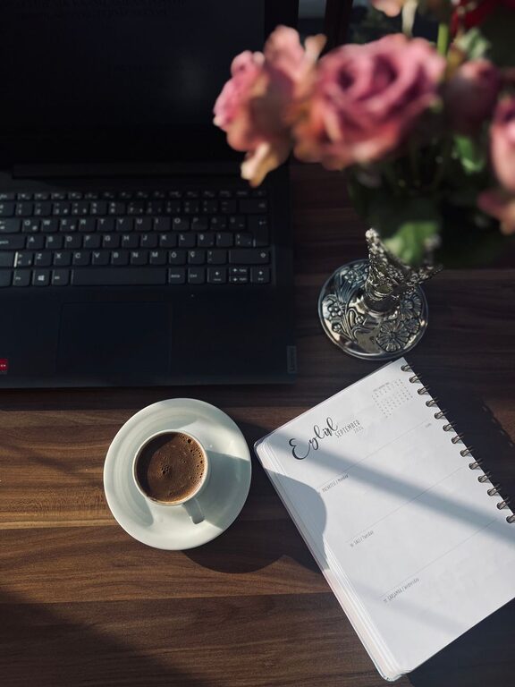 Simple Routines to Start and End Your Workday for Better Focus